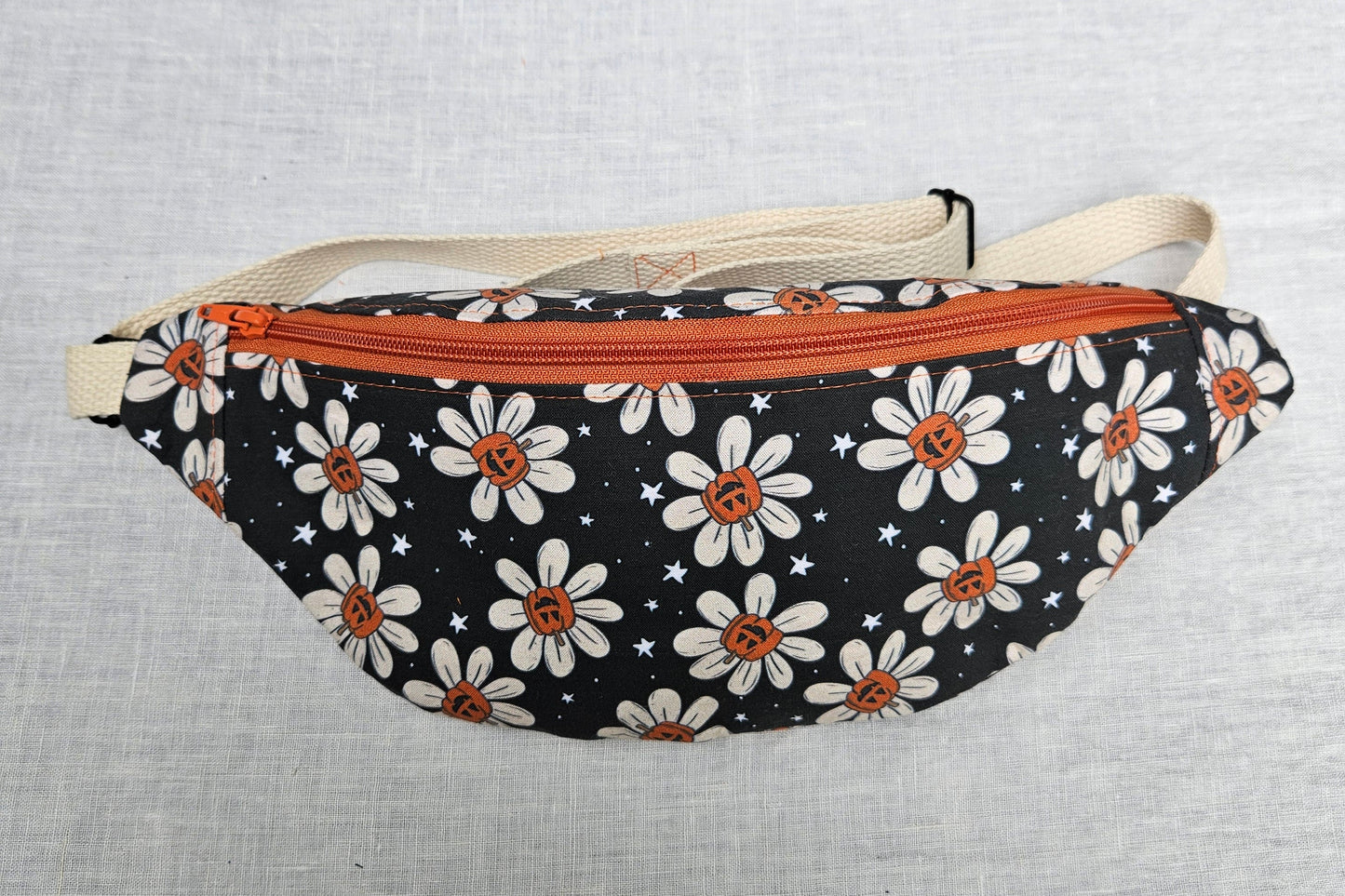 Daisy Pumpkin Halloween Fanny Pack/Crossbody